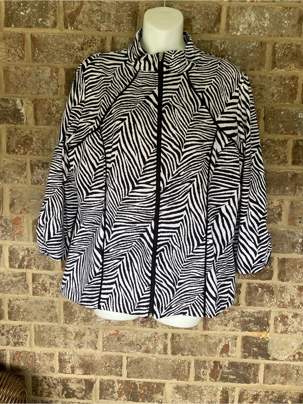 Chico’s Zenergy Zebra Full Zip Jacket Size Chico’s 2 US 12